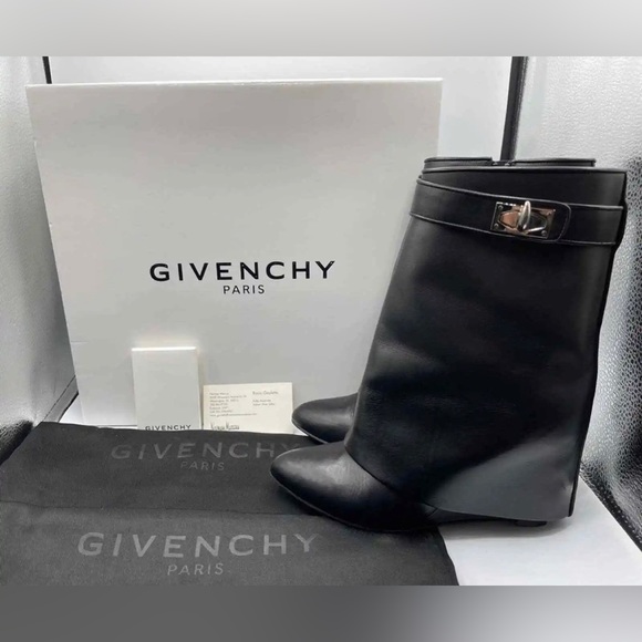 GIVENCHY Black Leather Short Shark Lock Ankle Boots Size 38 (7.5) - Picture 1 of 14